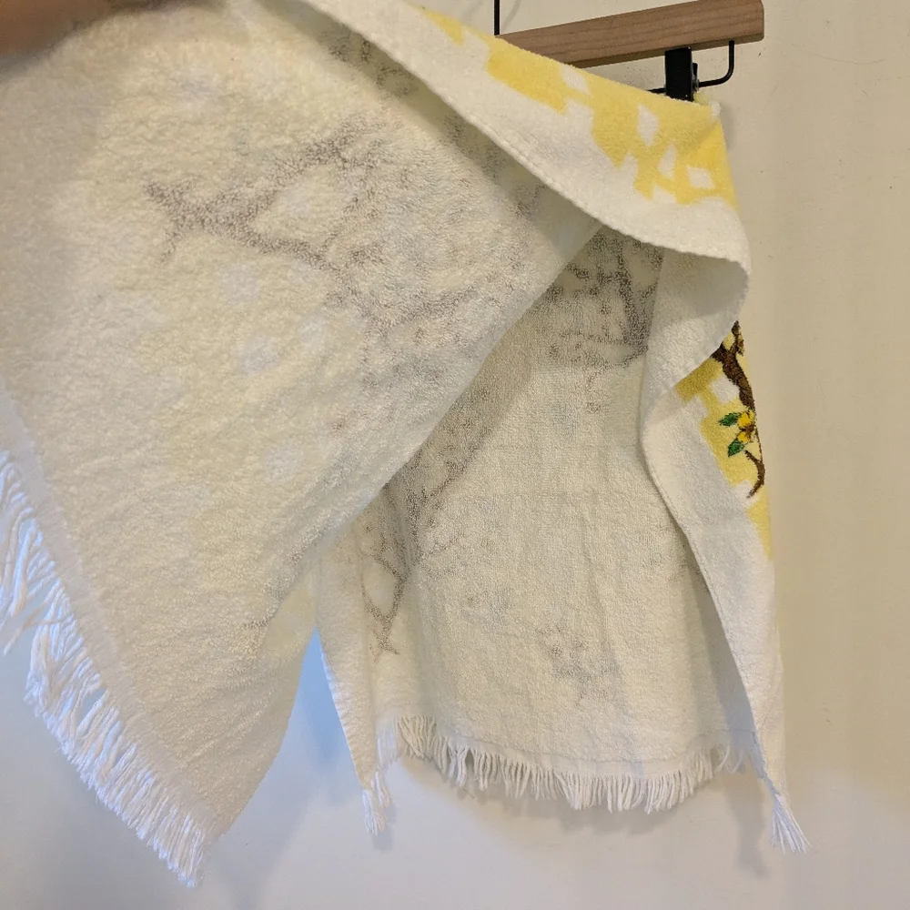 Vintage Made in USA White Yellow Floral Pattern Hand Bath Towel Mid Size